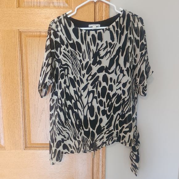Dana Buchman Tops - Dana Buchman Flowy Top
